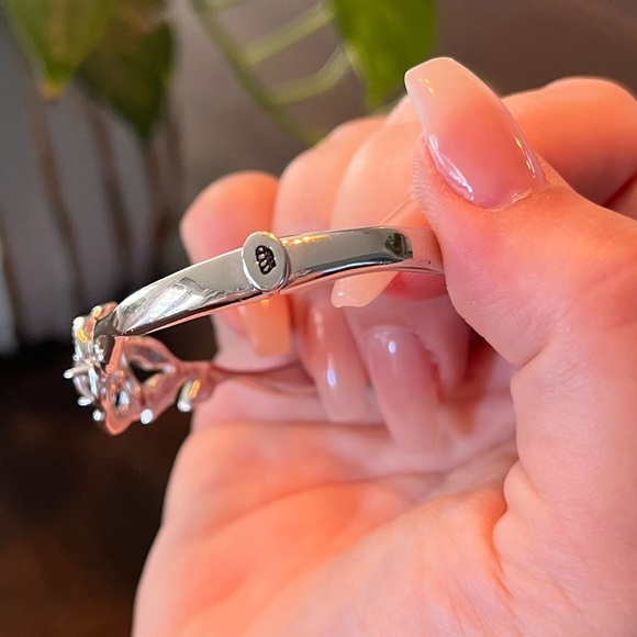 Juicy Couture Necklace & Bracelet Set - Picture 10 of 13